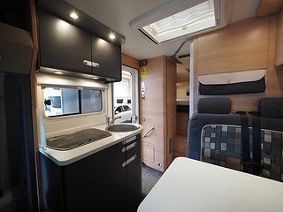 Husbil-halvintegrerad Knaus Van TI 550 11 av 19