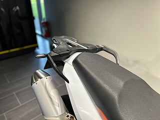 KTM 890 SMT /Techpack / Endast 671 mil / Nya däck