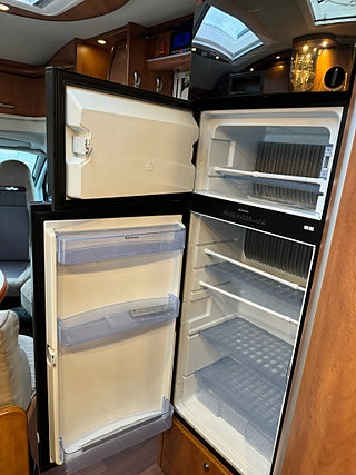 Husbil-halvintegrerad Carthago C-Line T4.9 180HK AUT 10 av 24