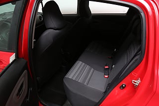 Halvkombi Toyota Yaris 23 av 24