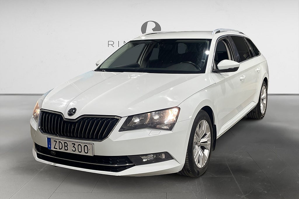 Skoda Superb 1.6 TDI 120 HK AMBITION PDC M&K CARPLAY 12500MIL 17"