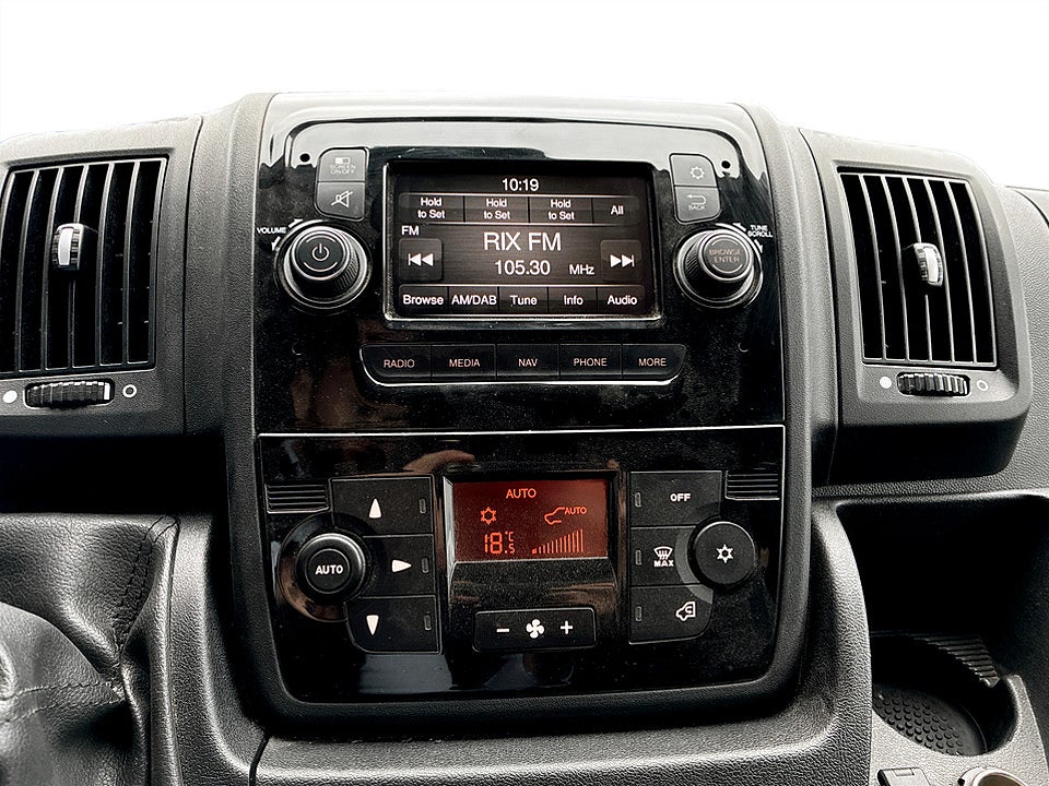 Bild på Peugeot Boxer PRO+ 2.2 BlueHDi 140hk L3H2 DRAG