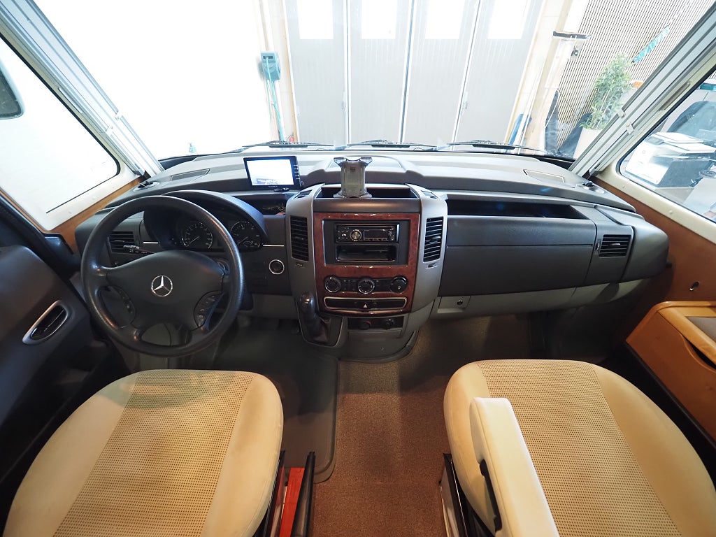 Rapido M996 Mercedes Benz I Aut I 150hk I Långbäddar