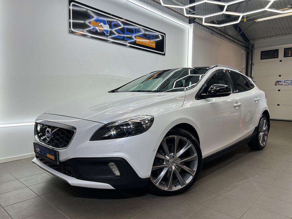 Volvo V40 Cross Country T4 AWD 190hk Summum Pano B kam Blis