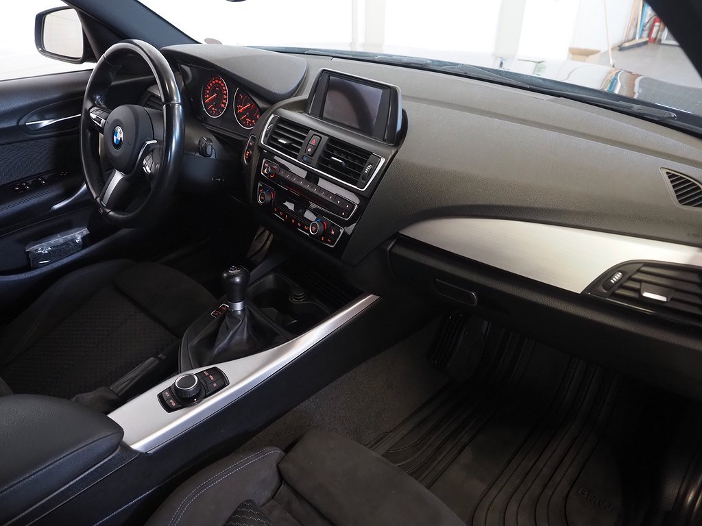 BMW 118 d xDrive 150hk M Sport Motorvärmare P-Sensorer 2017