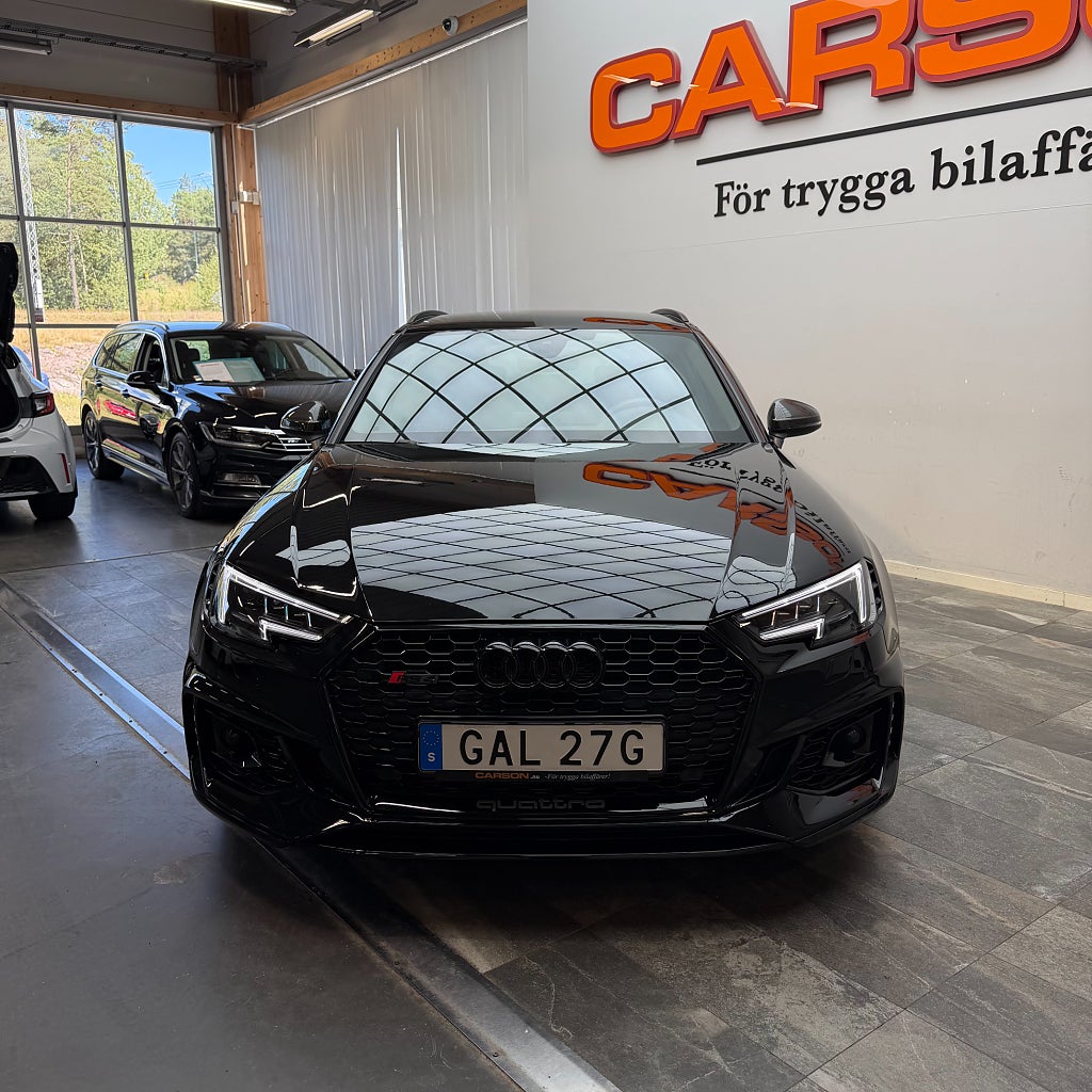 Audi RS4 2.9 TFSI V6 Q Kolfiber Massage Keramiska B&O Sv-såld