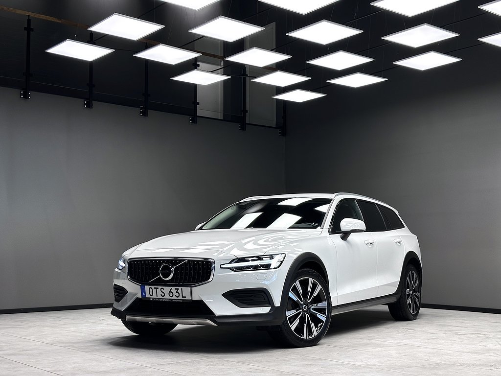 Volvo V60 Cross Country B4 AWD Momentum/Navi/Värmare/Läder