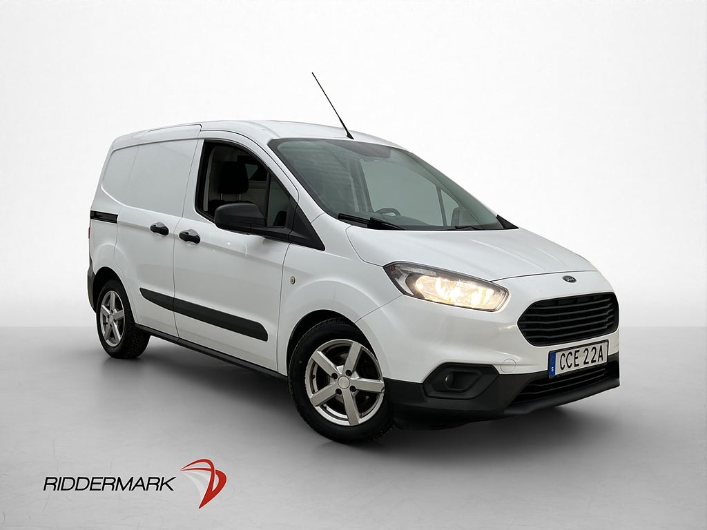 Ford Transit Courier 1.5 PDC Farthållare Navi CARPLAY Moms