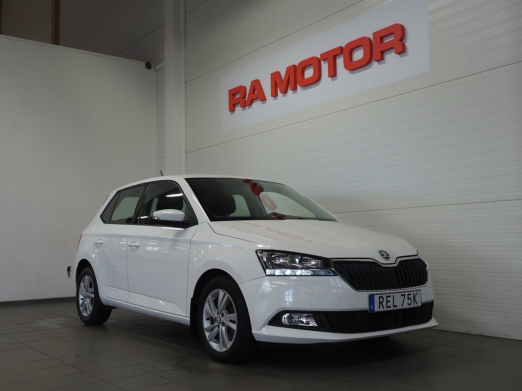 Skoda Fabia 1.0 TSI Style 95hk Motorvärmare Carplay P-Sensorer 2021