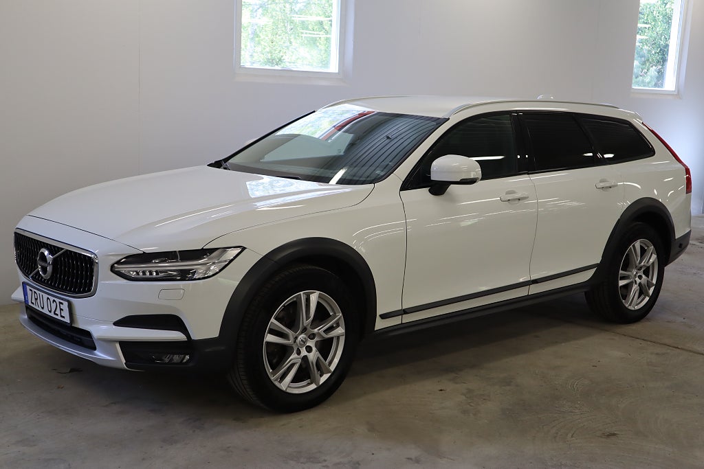 Volvo V90 Cross Country D4 AWD Momentum *Keyless/Drag* (190HK)
