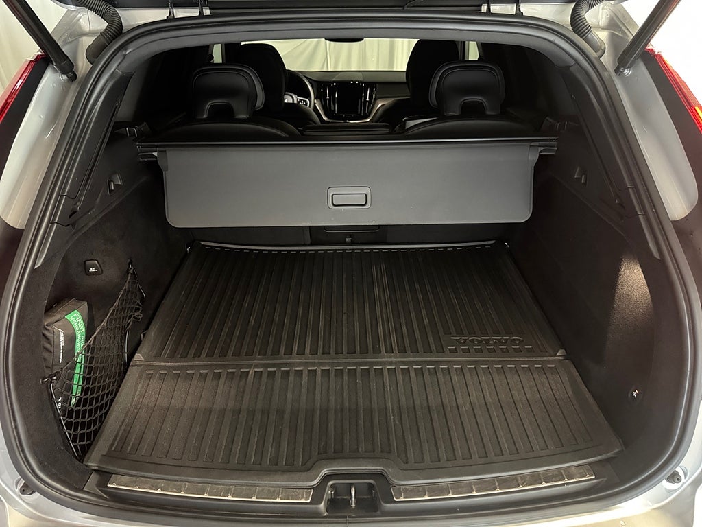 Volvo XC60 Recharge T8 AWD R-Design Adap-fart Drag Navi H/K Pano bild 21
