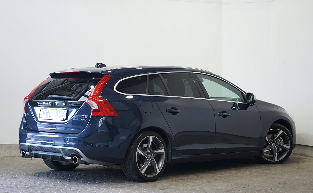 Volvo V60 D5 AWD Automat R-Design Taklucka Värmare 215hk