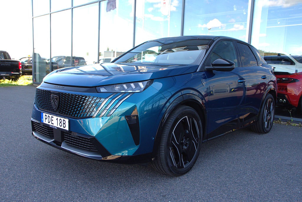 Peugeot E-3008 GT ULTIMATE 73 kWh  525 km WLTP Läder Massage