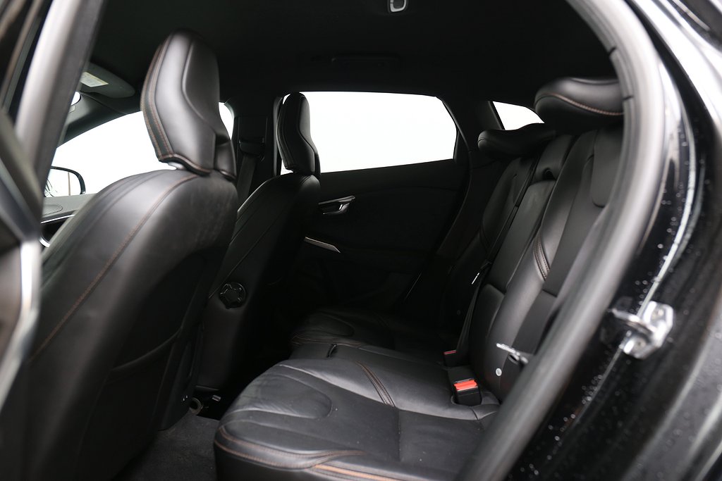 Volvo V40 Cross Country D4 190hk Summum Aut Navi Drag VOC 2018