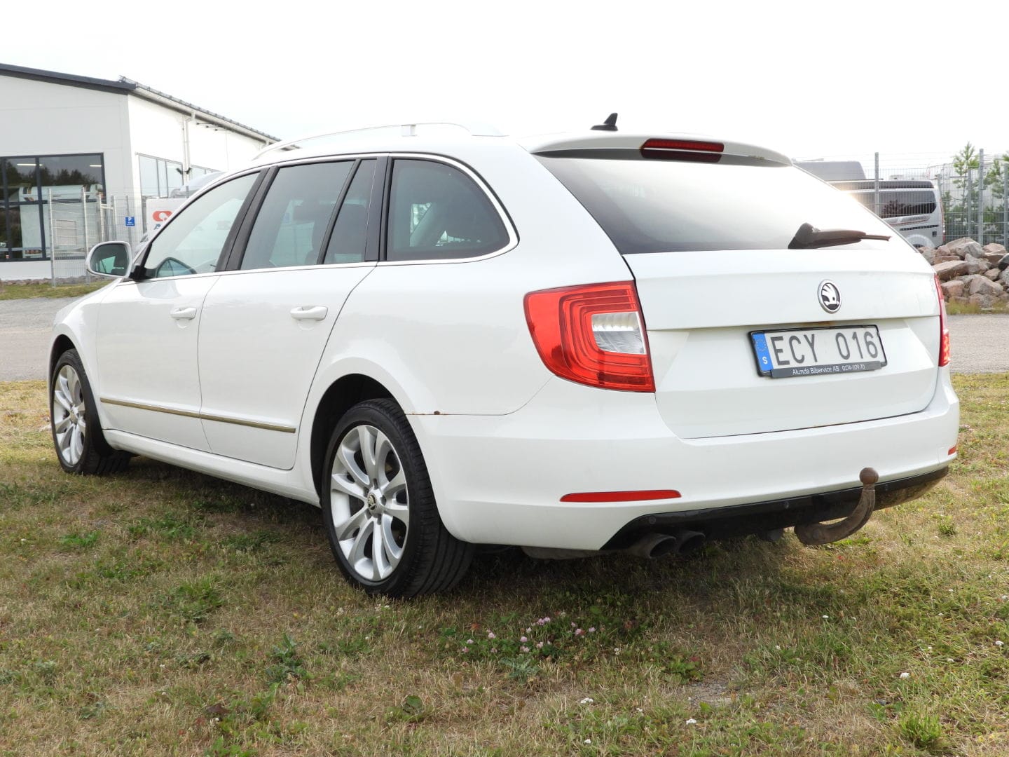 Skoda Superb Kombi 2.0 TDI 4x4 Ambition 2014, bild 2/57