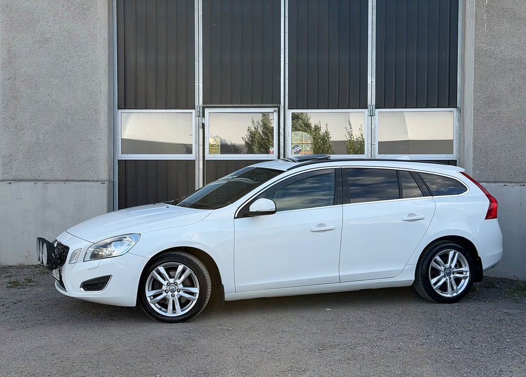 Volvo V60 D4 AWD Business Edition Pro Taklucka Värmare Drag 