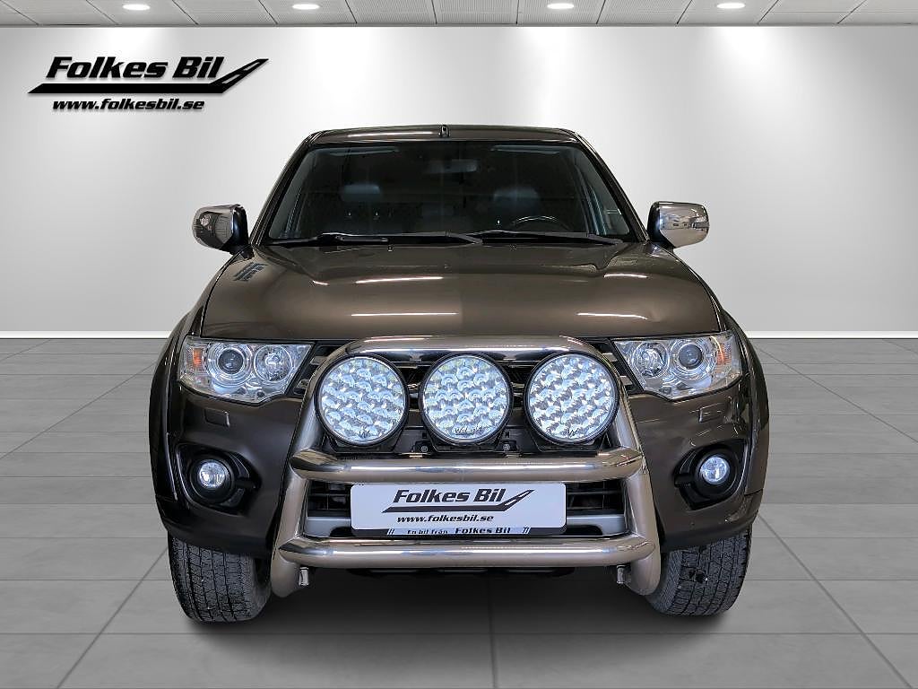 Mitsubishi L200 Dubbelhytt 2.5 4x4 178 hk kåpa Vhjul