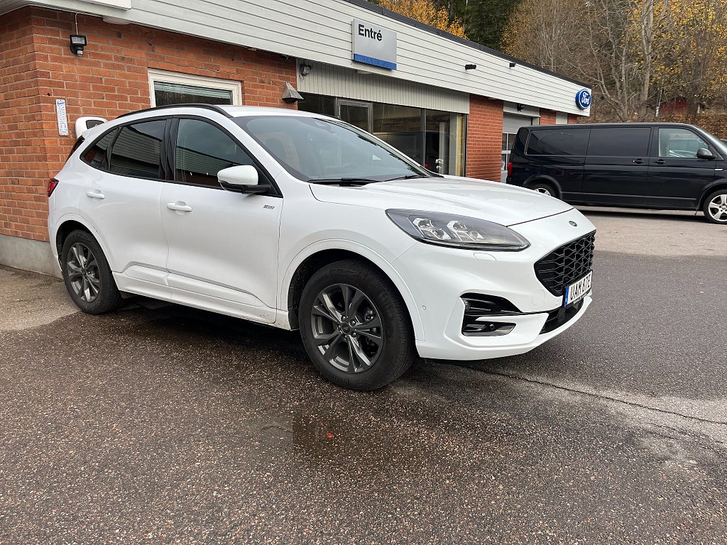 Ford Kuga Plug-In Hybrid St-Line X Dragkrok