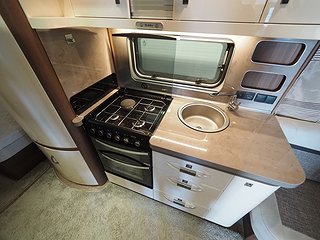 Husvagn, 1-axl Hobby 560 LU Prestige 15 av 21