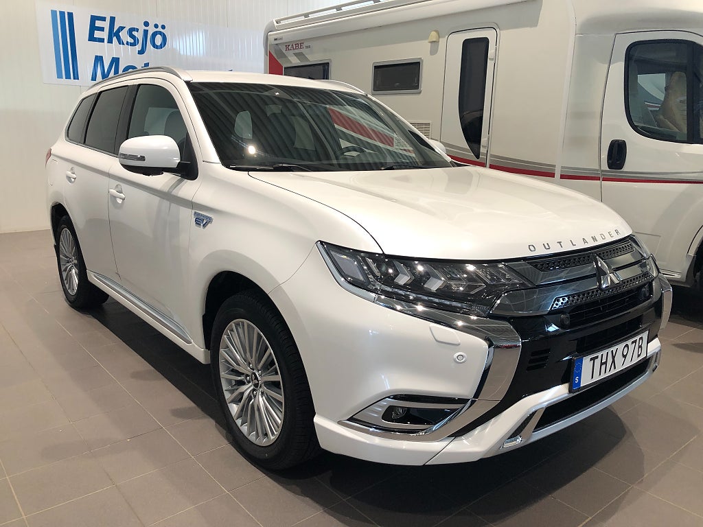 Mitsubishi Outlander PHEV CVT Business*Drag,V-Hjul,360kamera