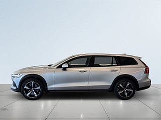 Volvo V60 Cross Country B4 AWD Geartronic Advanced NaviPro Edition S&V/Drag/VOC – bild 4