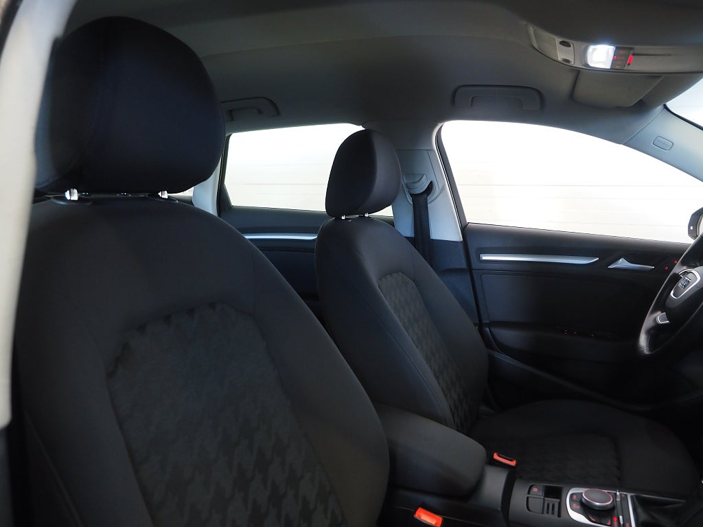 Audi A3 Sportback 1.6 TDI 110hk ultra | Bluetooth | PDC | 2015