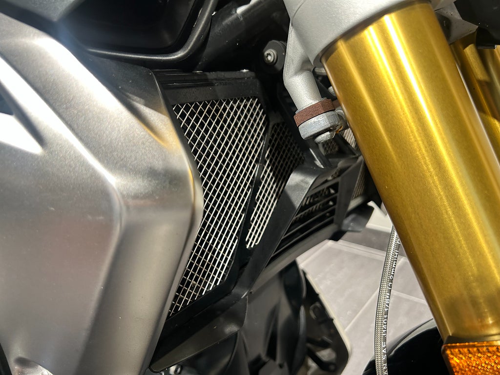 BMW R1250R Opt719/Akra/Kolfiber/Väskor/Hugger
