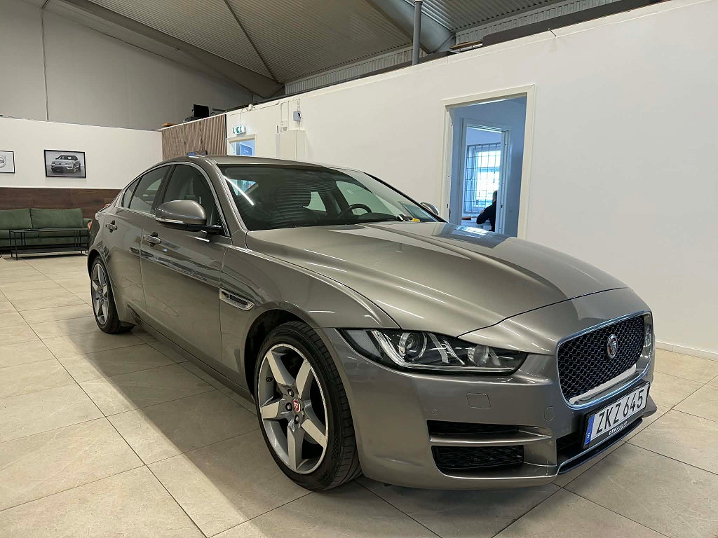 Jaguar XE 20t Skinn GPS Kamera 1 ÄGARE Euro 6
