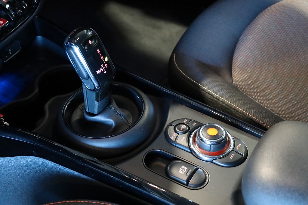 MINI Clubman Cooper Aut Salt II Navi Connected Nyservad 2019
