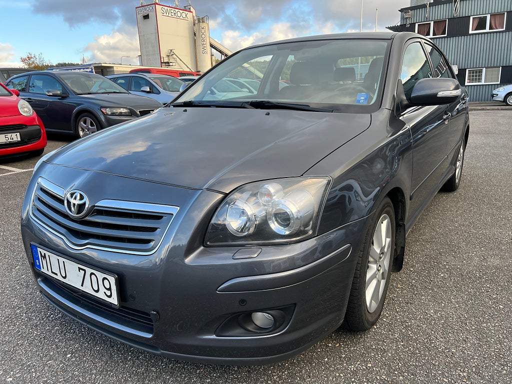 Toyota Avensis Liftback 2.0 VVT-i