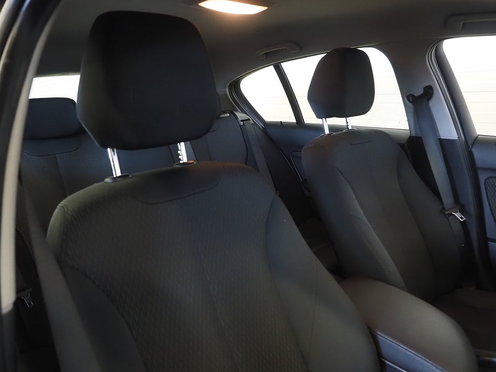 BMW 118I 5-dörrars Advantage 136hk | Bluetooth | Rattvärme | 2016