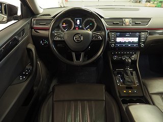 Halvkombi Skoda Superb 18 av 27