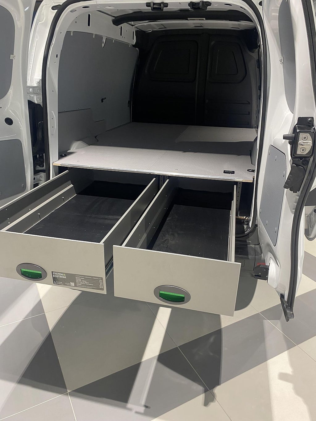 Renault Kangoo Kampanjbil med Edströms dubbelgolv mm