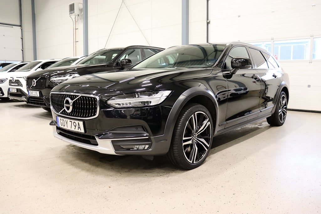 Volvo V90 Cross Country D4 AWD Momentum Dragkrok B-Kamera 1-Ägare 190hk