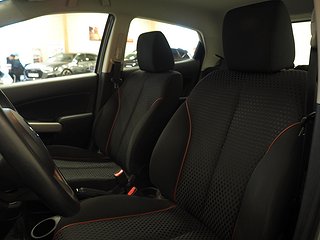 Halvkombi Mazda 2 15 av 19