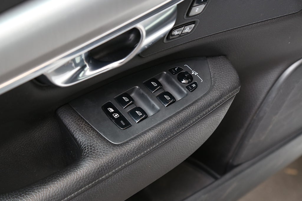 Volvo V90 D4 190hk Momentum SE ll AWD Aut Elstol VOC Dragkrok 2020