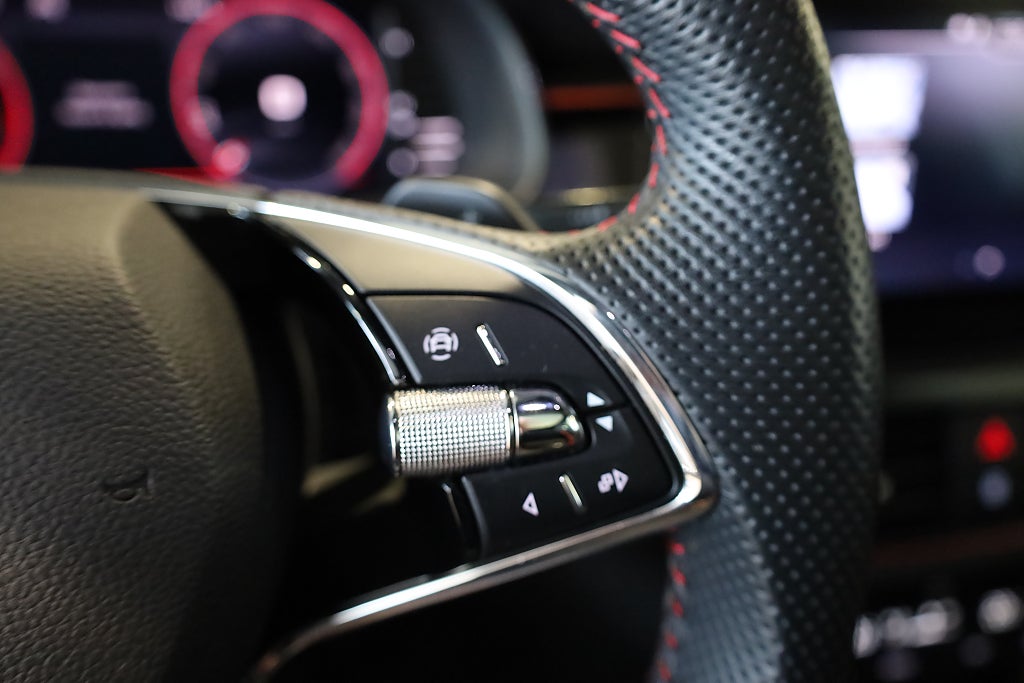 Skoda Kamiq 1.0 TSI AUT Monte Carlo Drag CarPlay Panorama Kamera