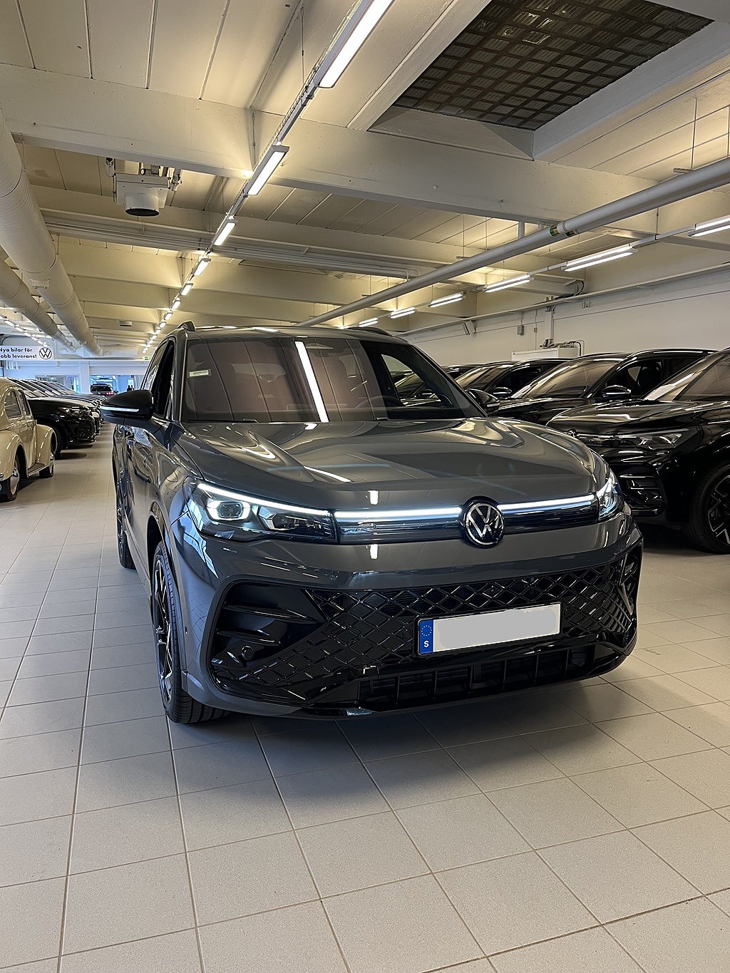 Volkswagen Tiguan R-LINE 2.0 TDI DSG PANO/DRAG