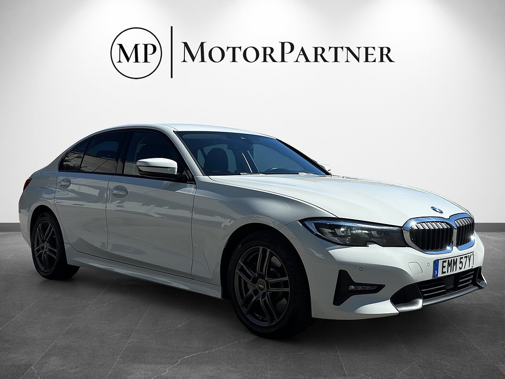 BMW 330e Sedan Plug-in hybrid Sport Line Navi Cockpit Euro 6