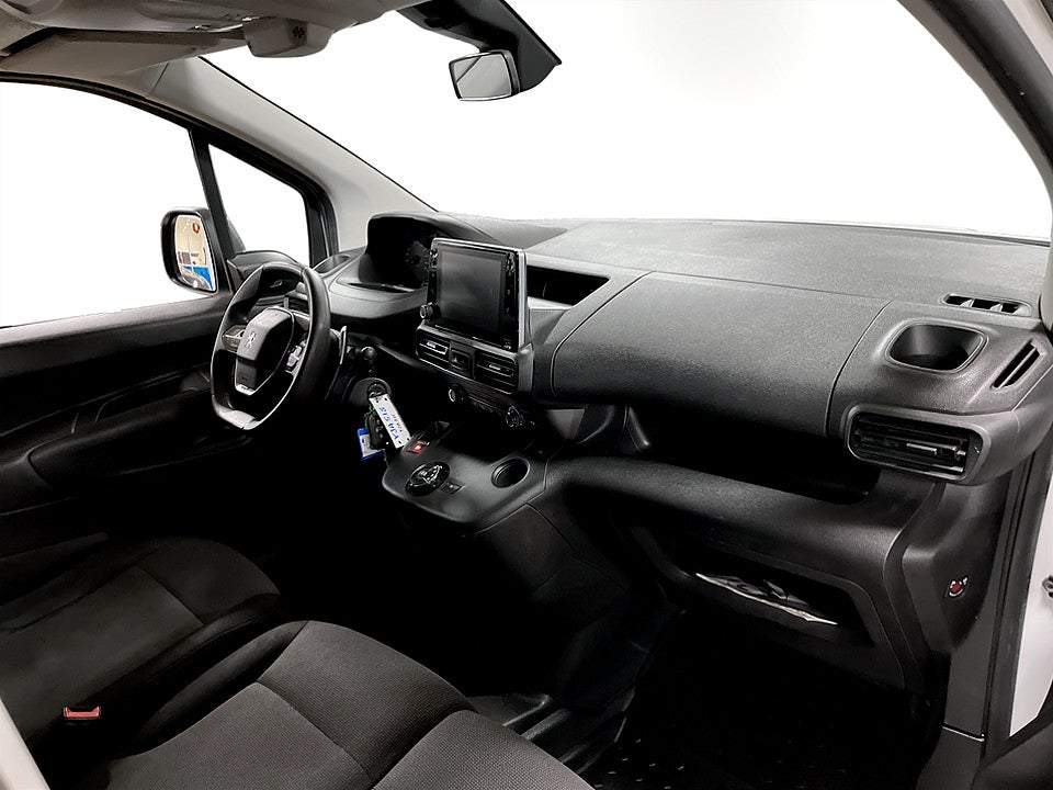 Bild på Peugeot Partner PRO 1.2 PT 130hk Aut L1 P-SENSORER