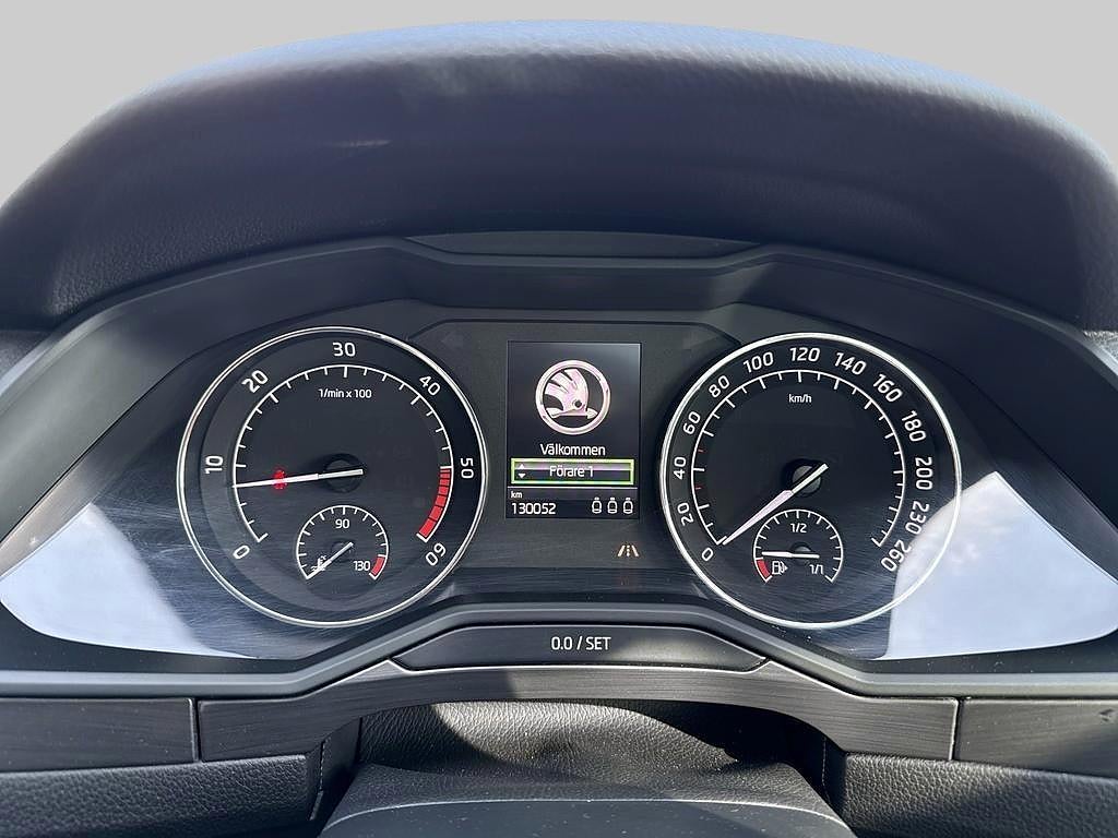 Skoda Superb 2018 - miniatyr 15