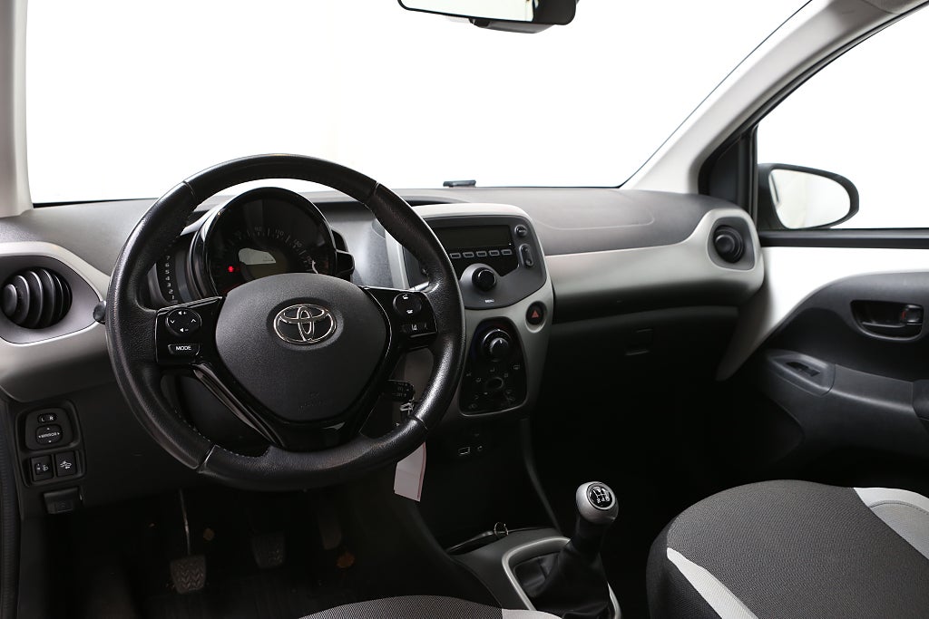Toyota Aygo 1,0 VVT-i 69hk X-PLAY 5D 2016