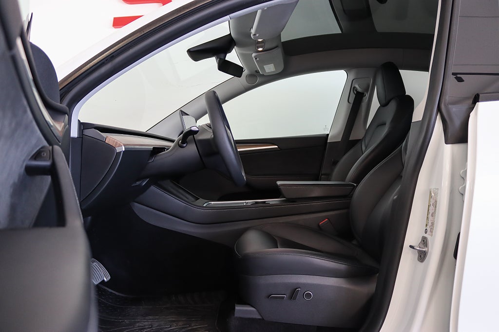 Tesla Model Y Performance 534hk Pano 1 Brukare Moms