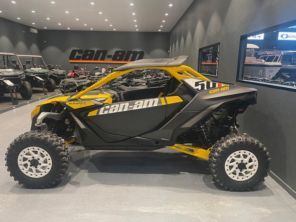 Can-Am MAVERICK R X RS 240hk -24 *I butiken* 