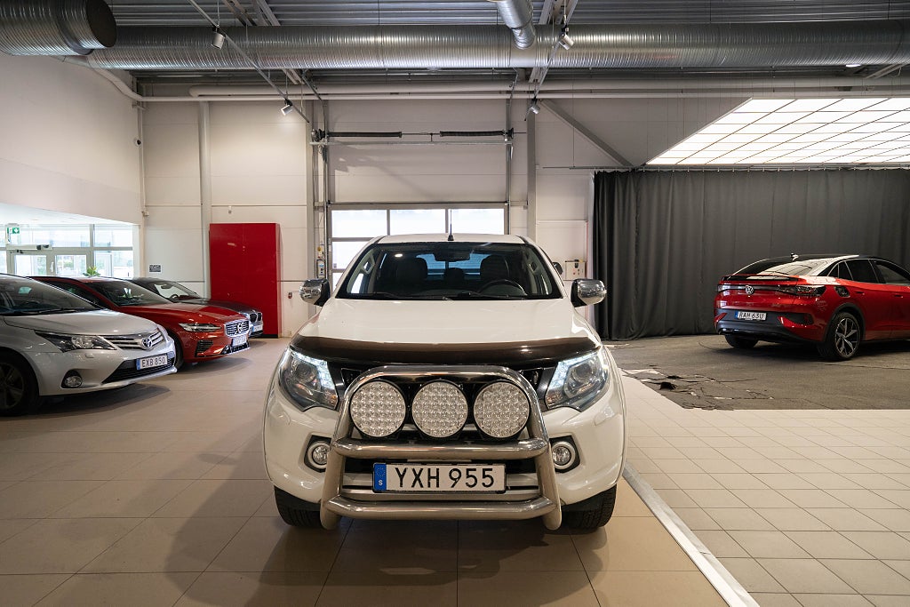 Mitsubishi L200 2.4 DI-D 4WD KÅPA D-VÄRM LÄDER DRAG KAMERA MOMS 1-ÄGARE