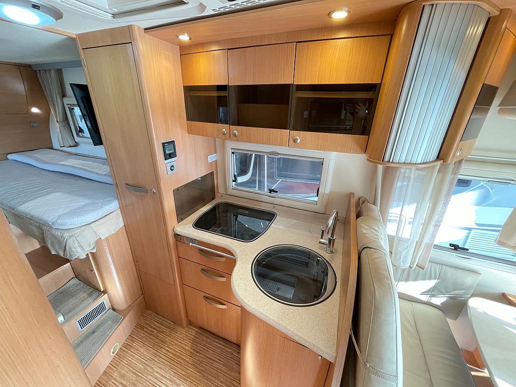 Adria Vision 707 SL /AC bodel/Solcell x2/Ugn/Taksäng/Långbäddar/Fint s - Adria