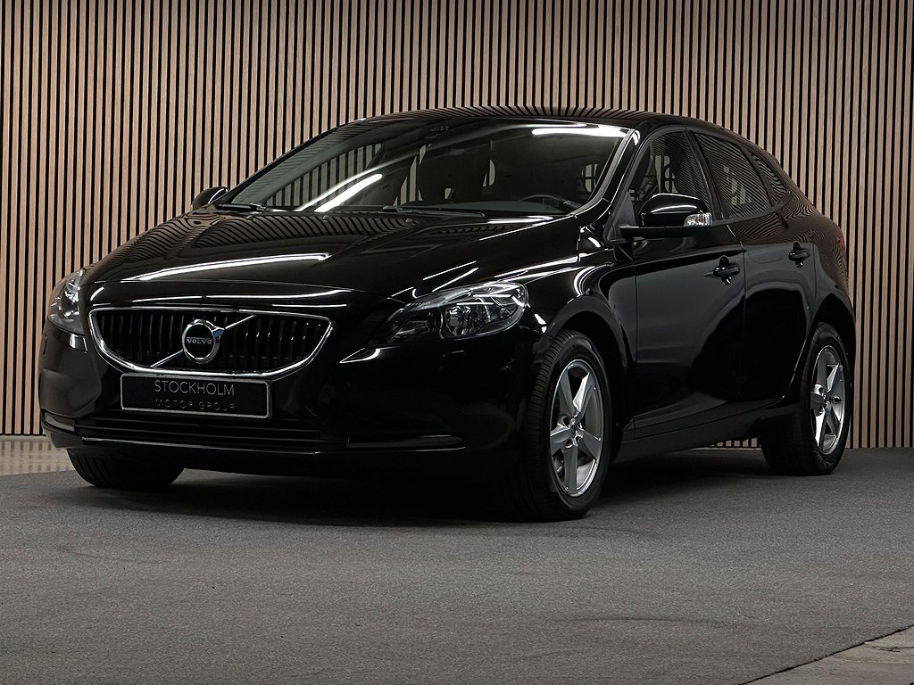 Volvo V40 T2 BUSINESS EDITION/ B-KAMERA/ VÄRMARE/ *1-ÄGARE*