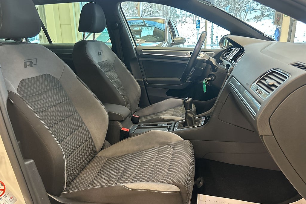 Volkswagen Golf Sportscombi 2.0 TDI 4Motion R-Line Kamera/Drag/(SÅLD)
