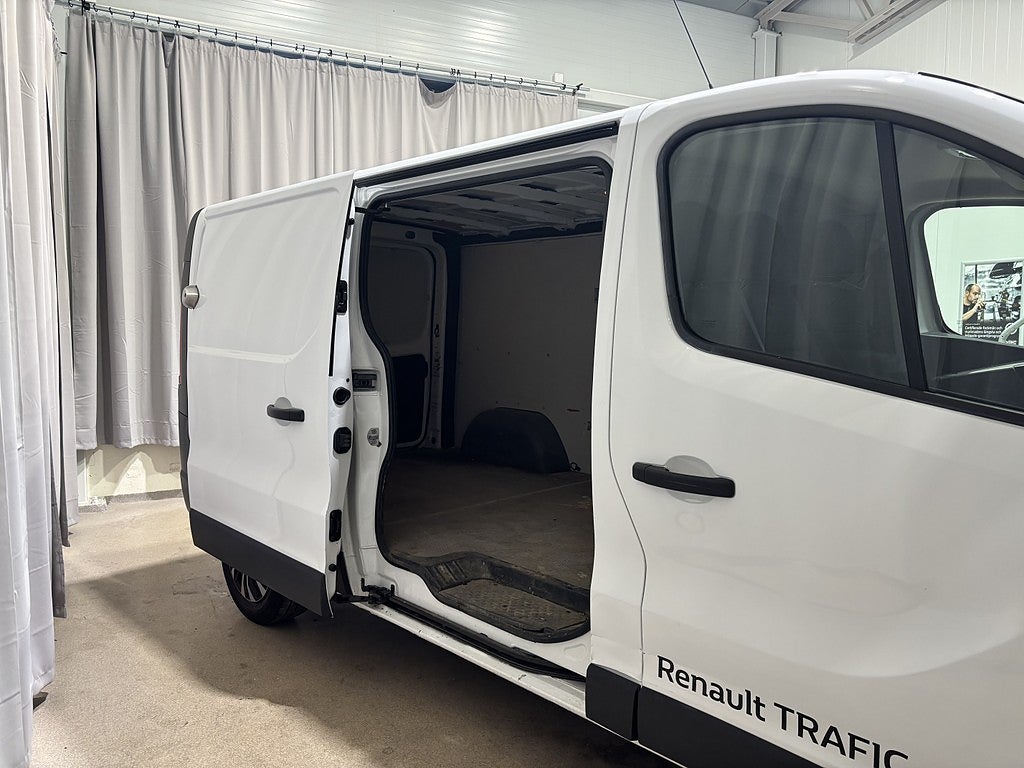 Renault trafic Skåpbil 2.7t 1.6 dCi Drag 1 ägare