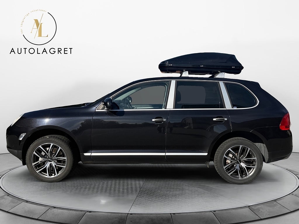 Porsche Cayenne 2006 - miniatyr 2